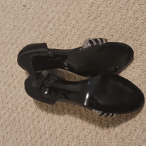 Black and silver dressy heels - Picture 3 of 3